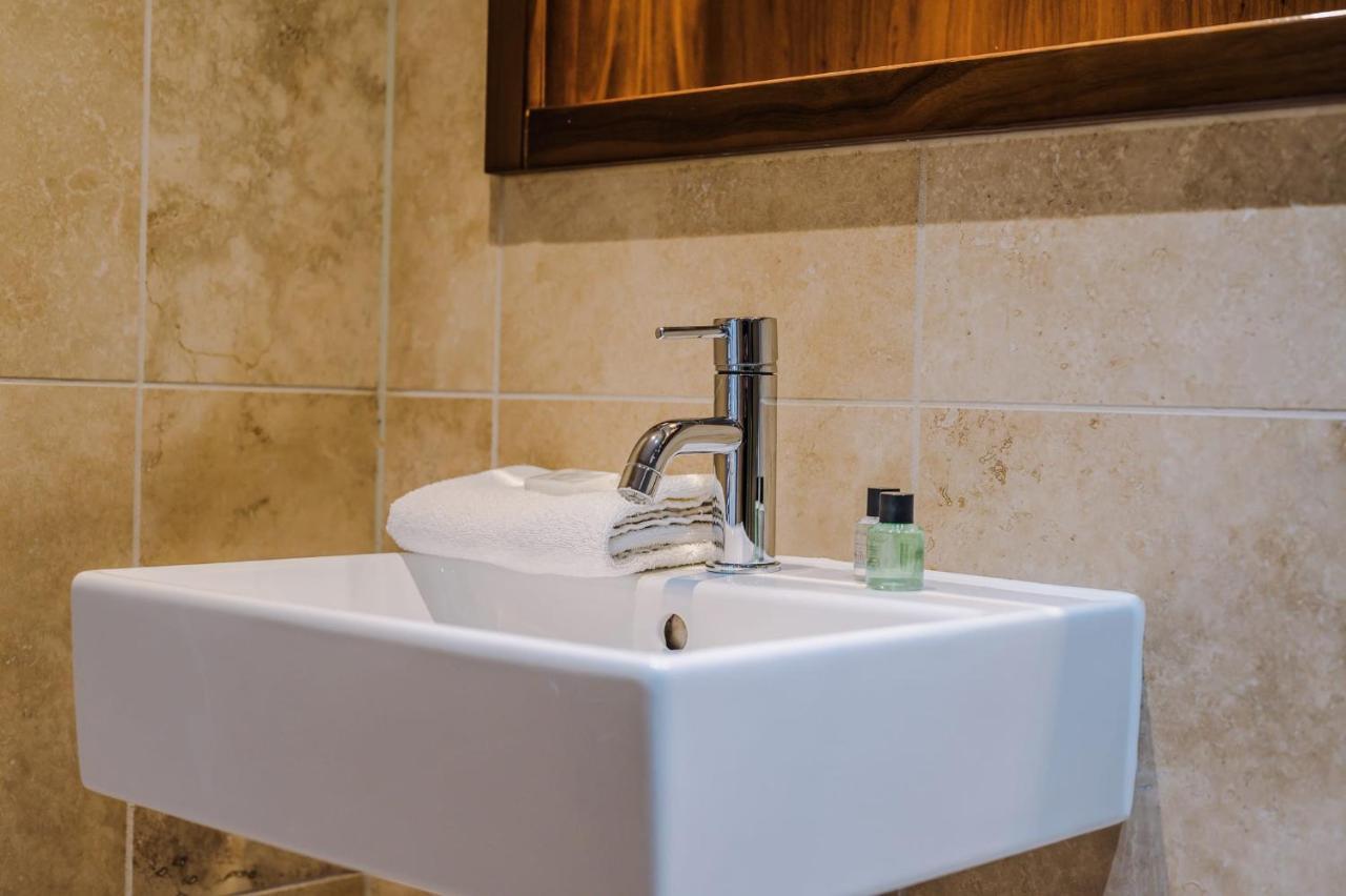 Host & Stay - Waterfront View Liverpool Bagian luar foto