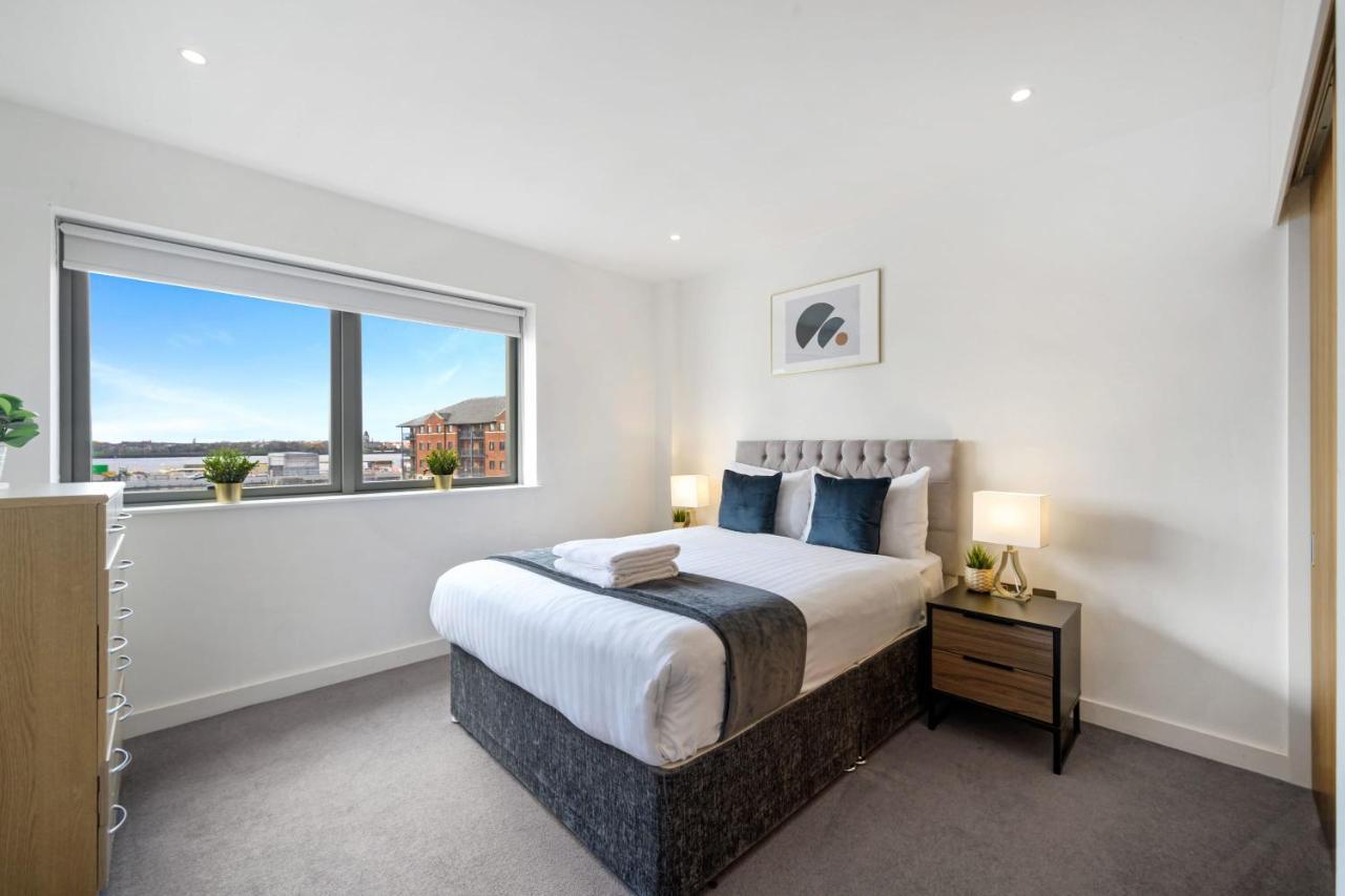 Host & Stay - Waterfront View Liverpool Bagian luar foto