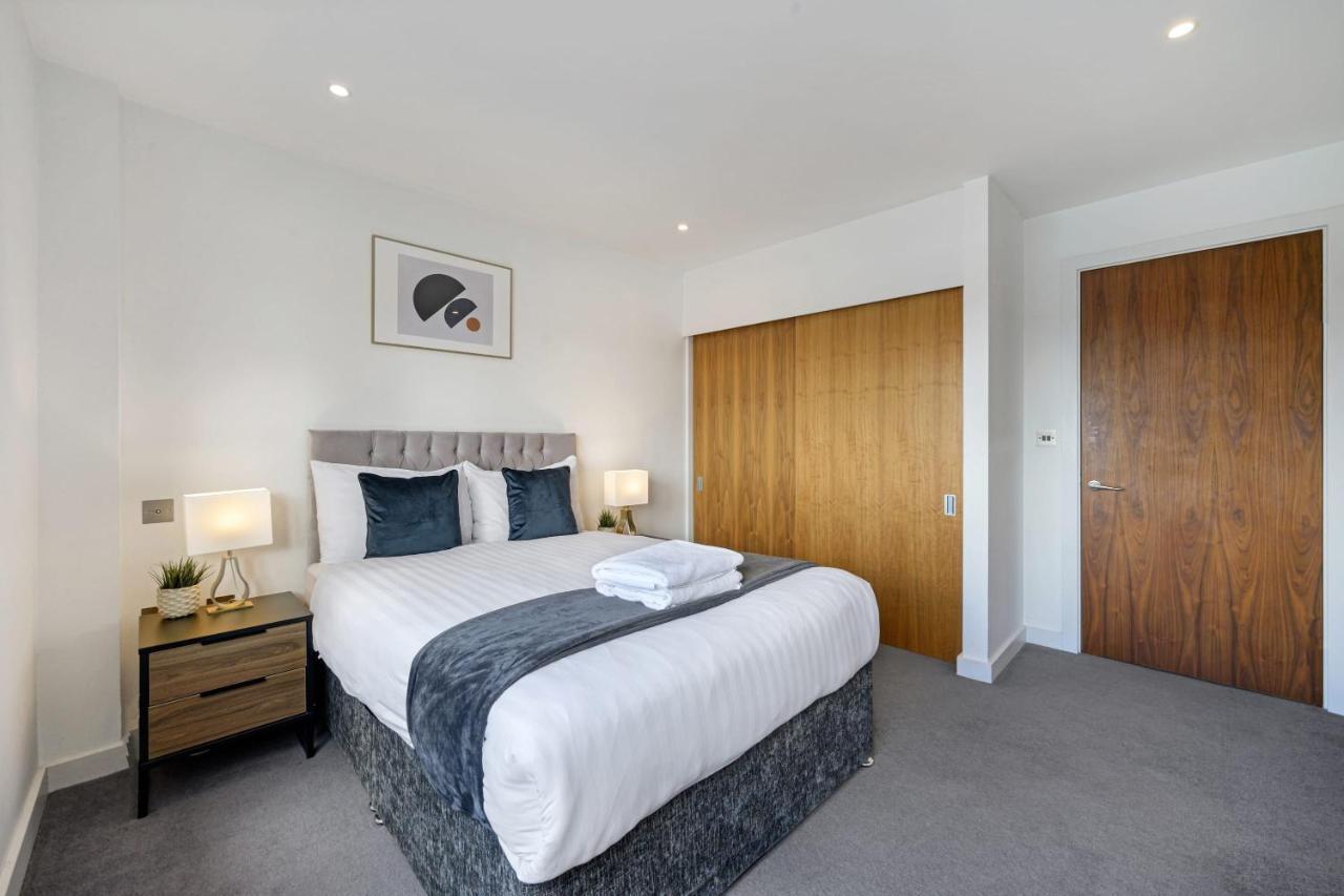 Host & Stay - Waterfront View Liverpool Bagian luar foto